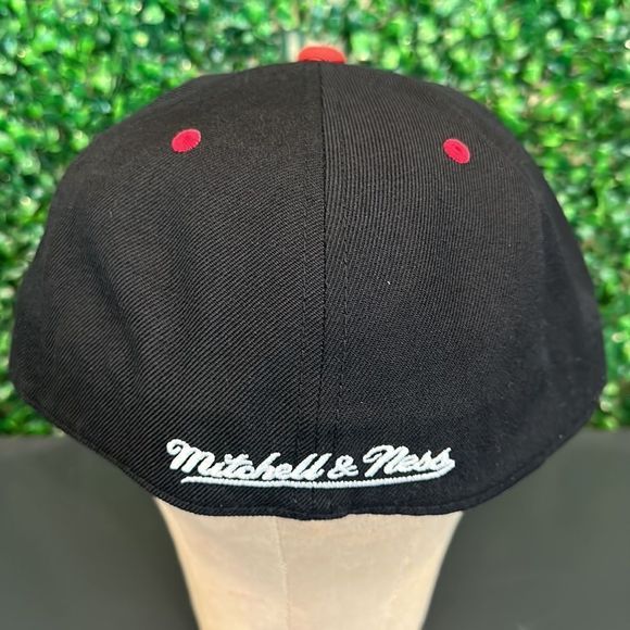 Mitchell & Ness Black Miami Heat Foundation White Script Fitted Hat, Size 7 5/8! - Picture 3 of 6